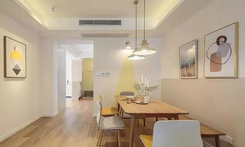 100㎡三居室北歐風(fēng)裝修，原木搭配暖色調(diào)讓家溫馨